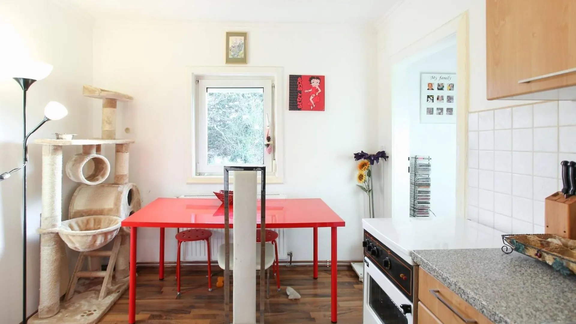 Room In House - Charming Vienna Retreat With Garden Metro Access