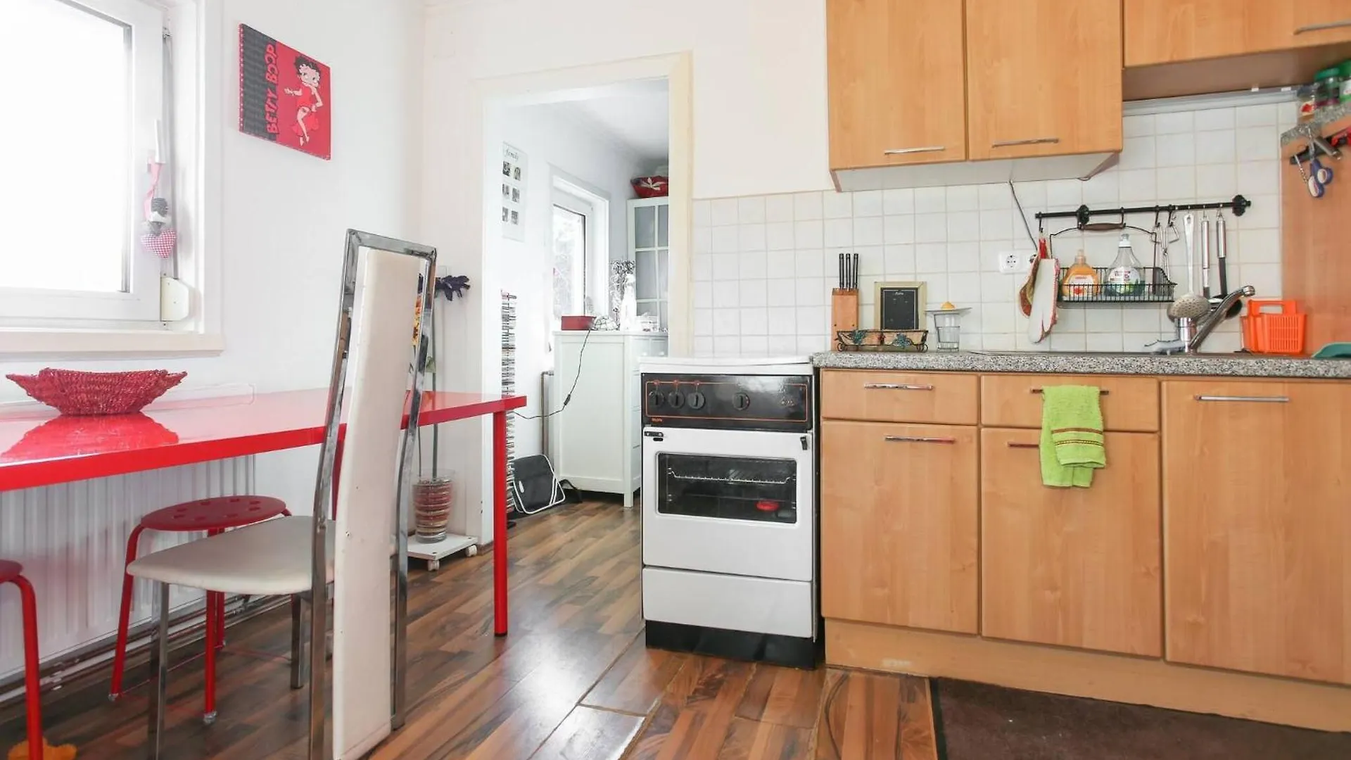 Room In House - Charming Vienna Retreat With Garden Metro Access